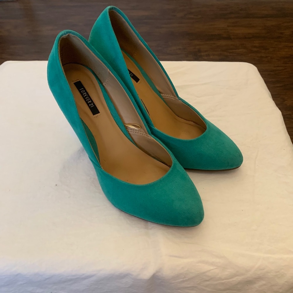 🎄3/$25❄️ Forever 21 Kelly green heels